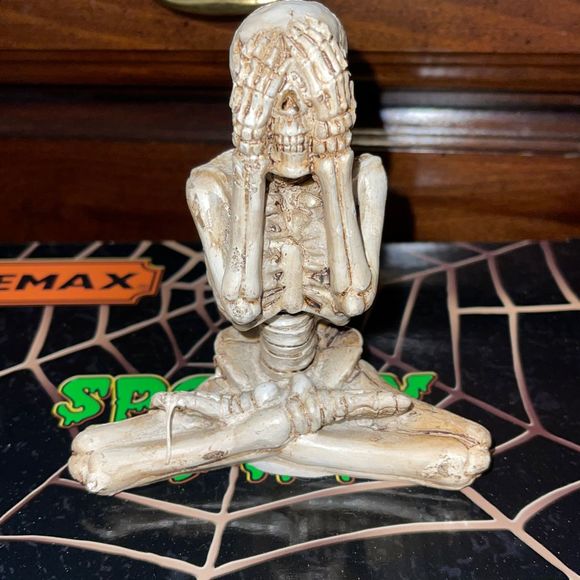 3 Piece Set Halloween Decorations Skeleton Figurines *RARE* - Picture 2 of 4